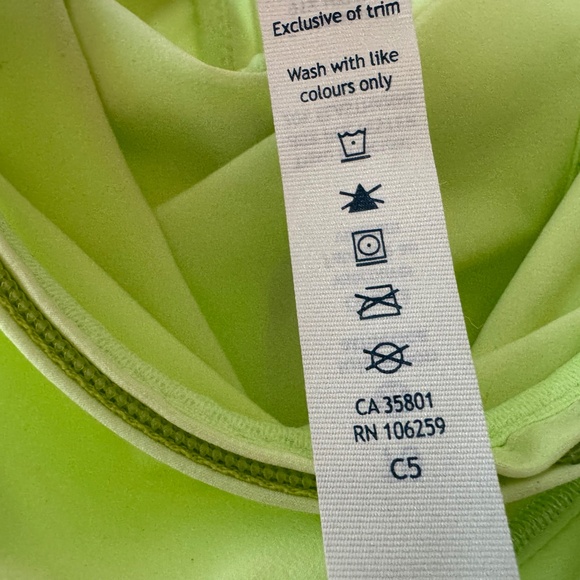 Lululemon Light Zipper HoodedJacket with Pleated Hem Sz. 10 - Picture 4 of 12